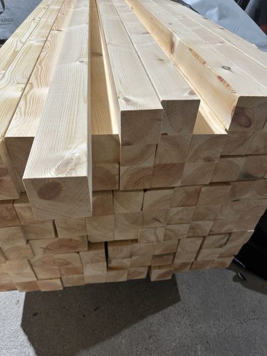 Svéd borovi gerenda 95x95 4,2m 