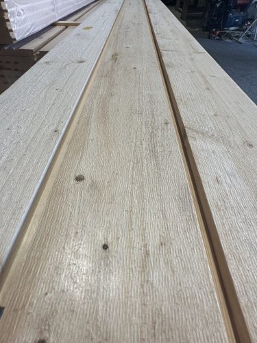 Falburkolat-Hajópadló svéd lucfenyő 21x120 "B" minőség, kefézett felület